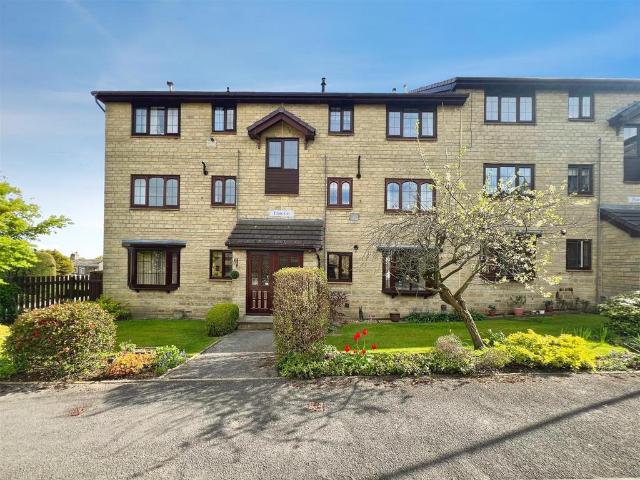 Flat for sale in Eccleshill, West Yorkshire