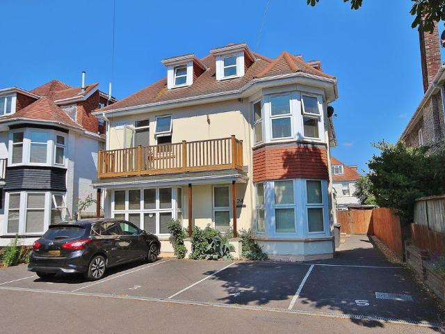 Flat for sale in Pokesdown, Bournemouth
