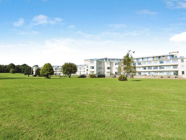 Flat for sale in Barry, Wales
