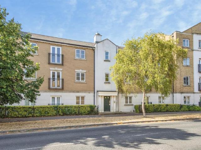 Flat for sale in Mile End, Fordham Heath
