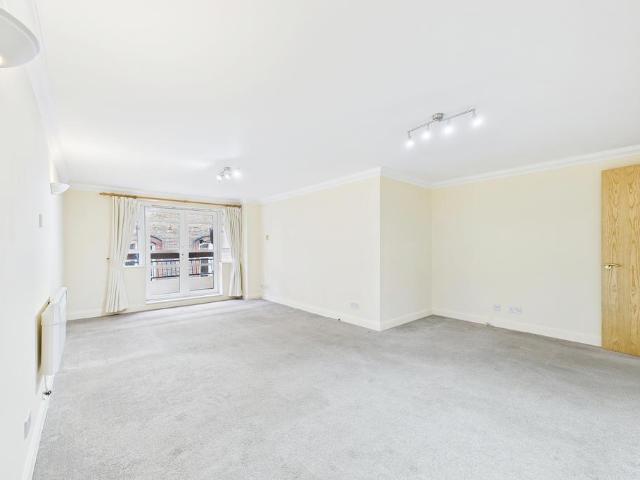 Flat for sale in Westminster, Greater London
