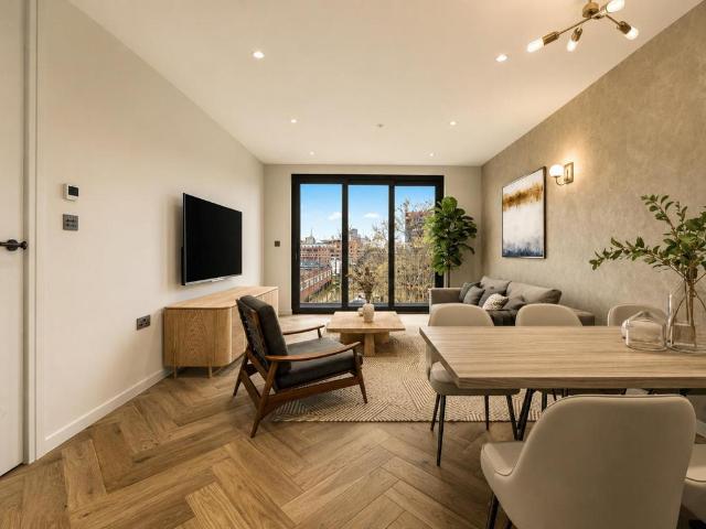 Flat for sale in London Borough of Tower Hamlets, Greater London
