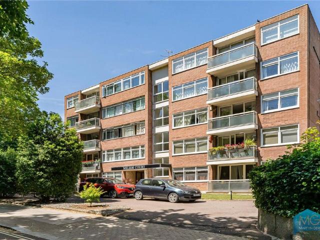 Flat for sale in Shepherd's Hill, Crouch End
