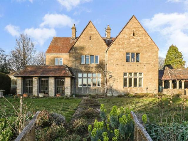 Flat for sale in Houndscroft, Stroud