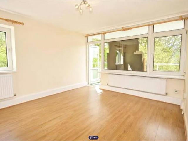 Flat for sale in Norley Neighbourhood, Greater London