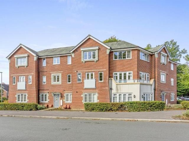 Flat for sale in Daws Hill, Cressex