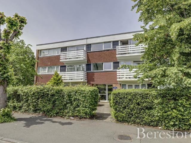 Flat for sale in Navestock Side, Essex