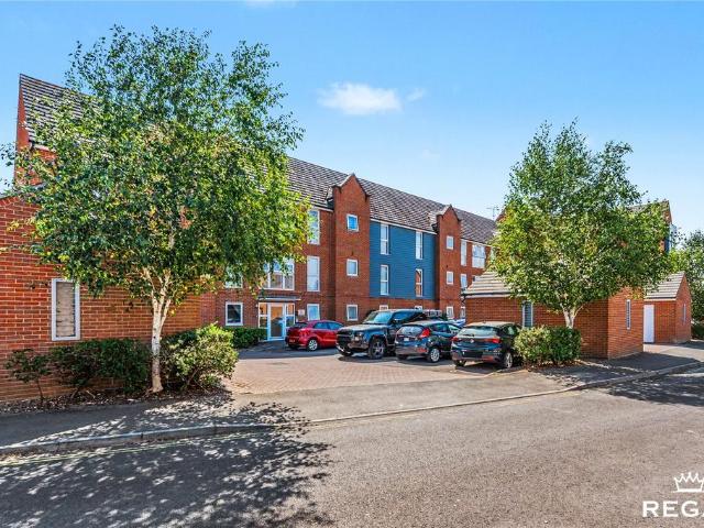 Flat for sale in Eastleigh, Helford