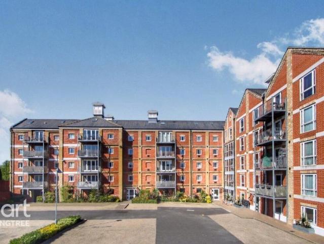 Flat for sale in Mistley, Dale Hill