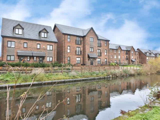 Flat for sale in Greenheys, Greater Manchester