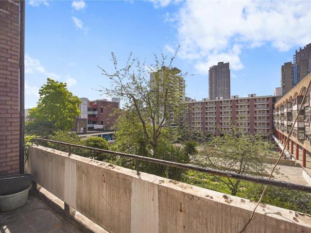 Flat for sale in Lyons, Greater London