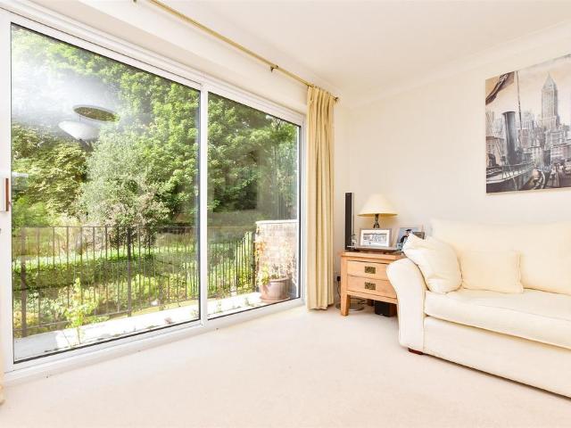 Flat for sale in Fole, Surrey