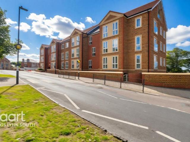 Flat for sale in Hunstanton, Brookville