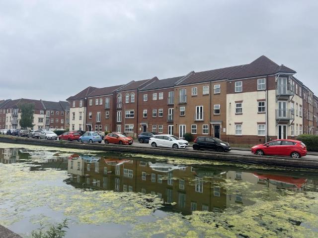 Flat for sale in Drypool, Hull
