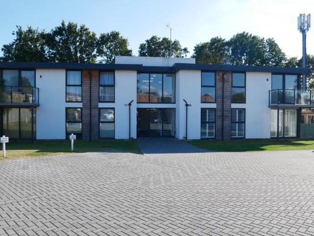 Flat for sale in Fareham, Hill Park
