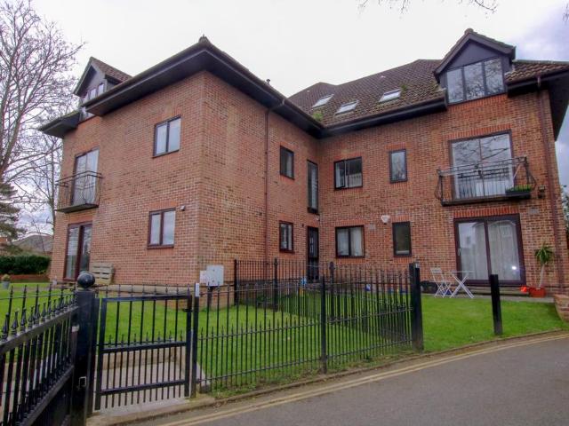 Flat for sale in Portswood Park, Portswood