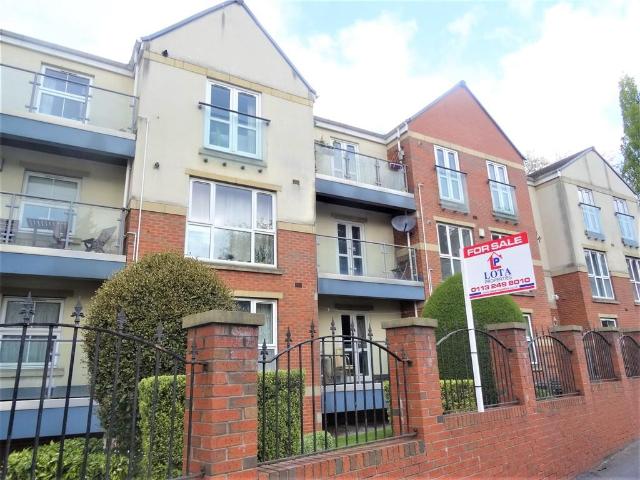 Flat for sale in Harehills, West Yorkshire