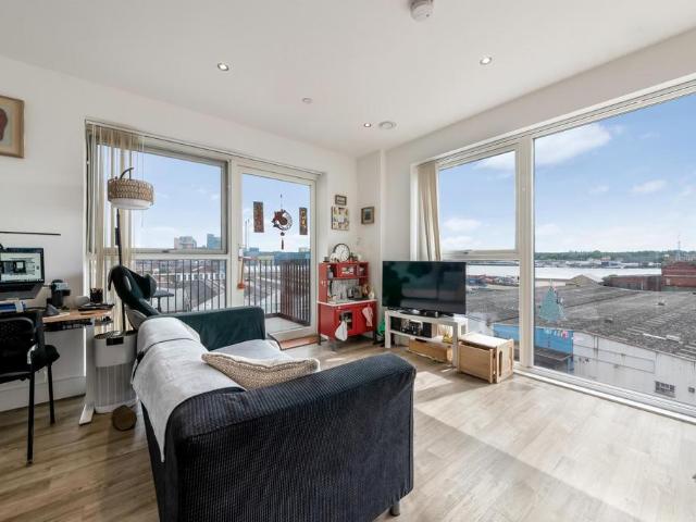 Flat for sale in Silvertown, Greater London
