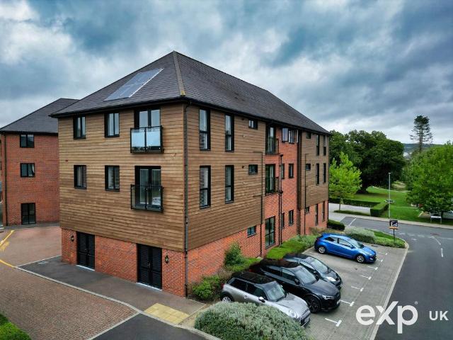Flat for sale in Leybourne, Bourne Vale