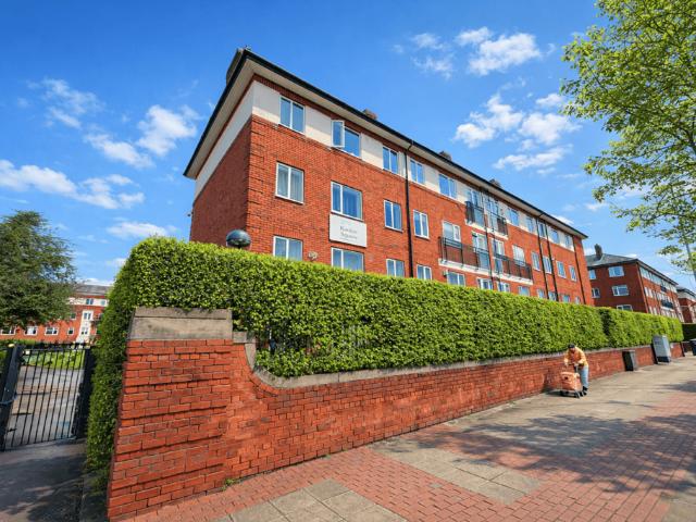 Flat for sale in Salford, Greater Manchester