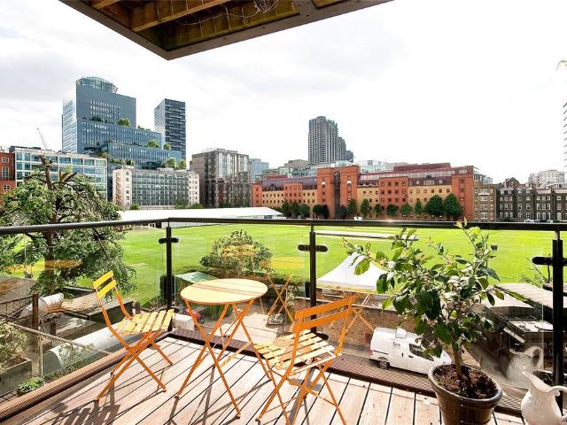 Flat for sale in Finsbury, Greater London