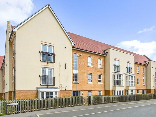 Flat for sale in Dunstable, Bedfordshire