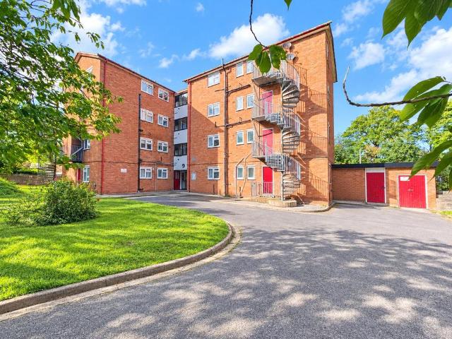 Flat for sale in Landican, Thingwall