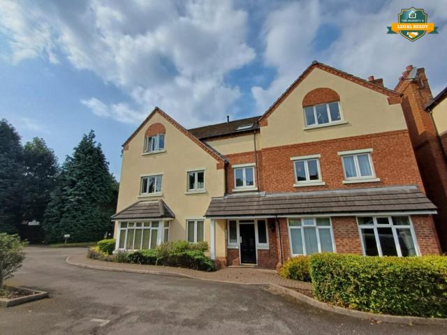 Flat for sale in Four Oaks, West Midlands