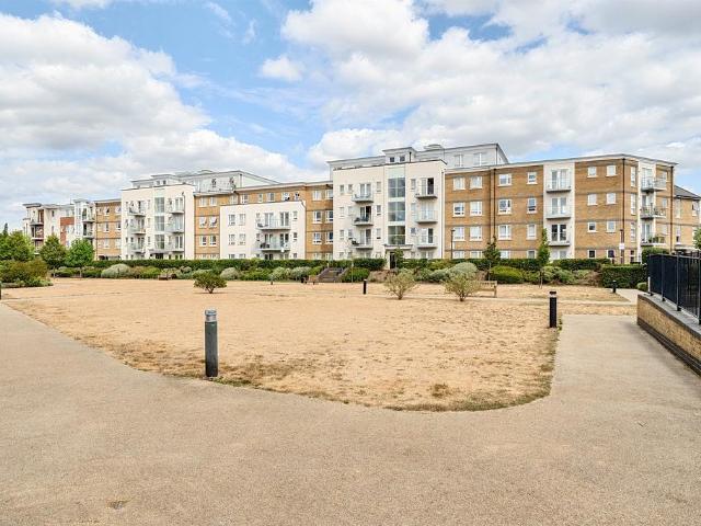 Flat for sale in Maidenhead