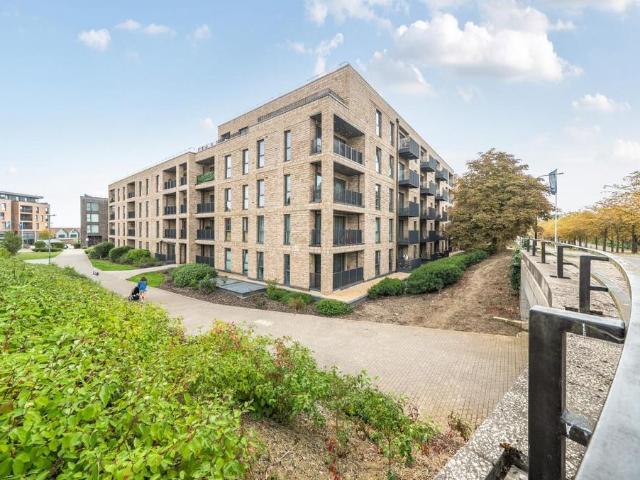 Flat for sale in Milton Keynes