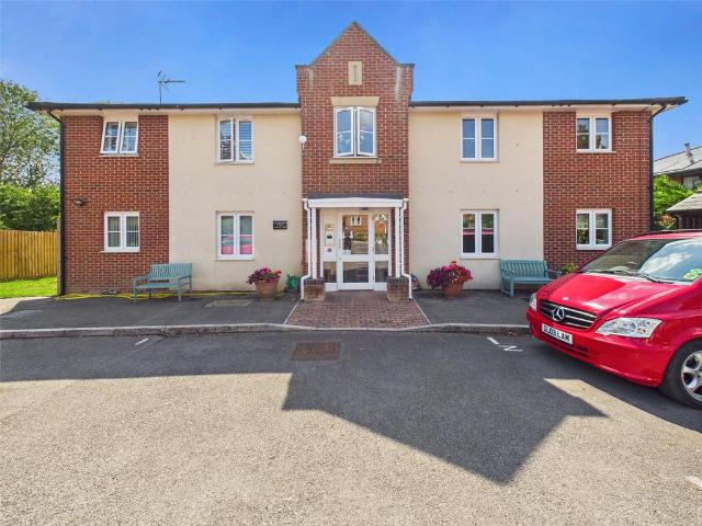 Flat for sale in Gloucester, Gloucestershire