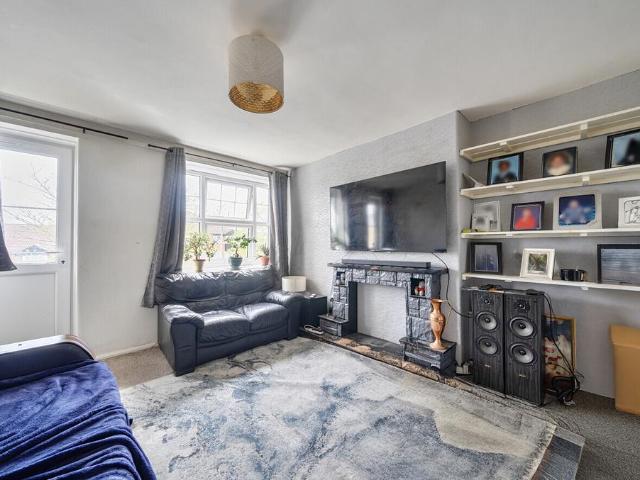 Flat for sale in London Borough of Merton, Mitcham