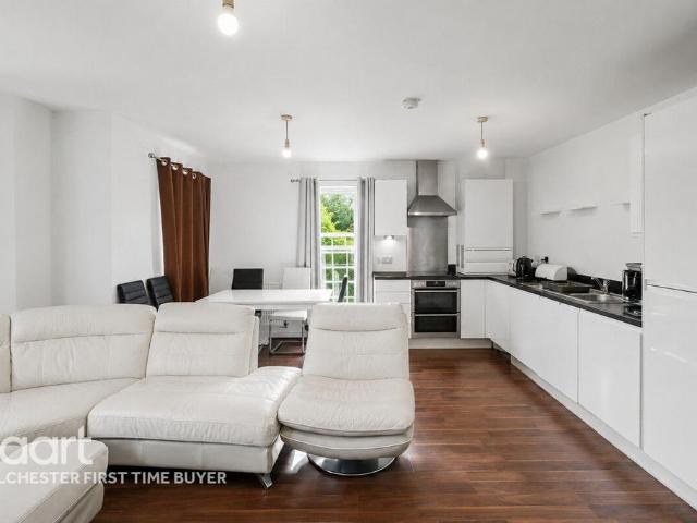 Flat for sale in Hythe, Fordham Heath