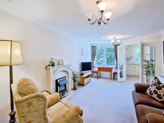 Flat for sale in Stroud Green, Barling
