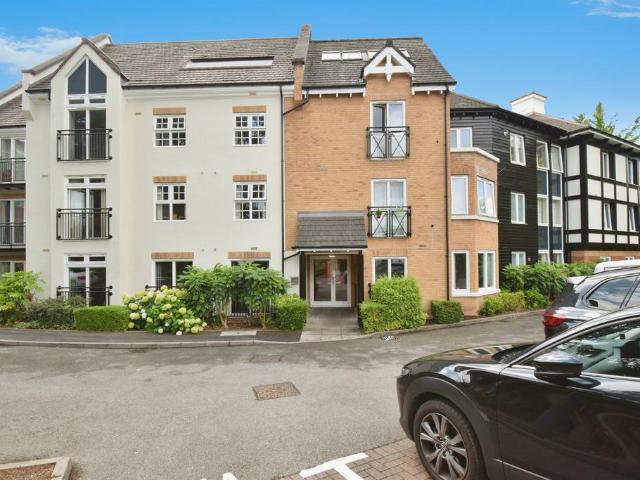 Flat for sale in Oadby, Leicestershire