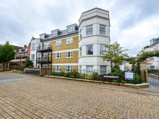 Flat for sale in Sandown Park, Kent