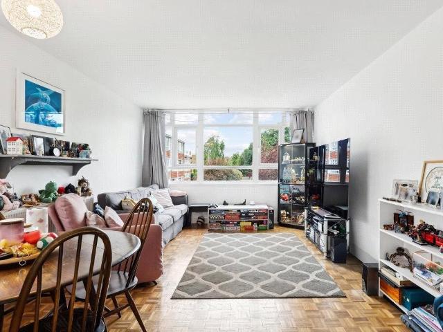Flat for sale in Putney, Greater London