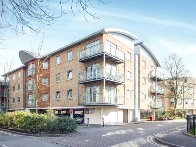 Flat for sale in Ashley Park, Surrey