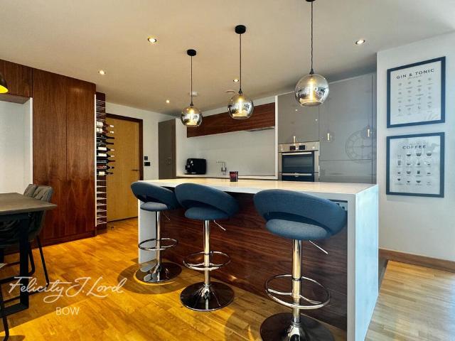 Flat for sale in Old Ford, Bow