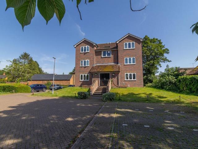 Flat for sale in Towcester, Northamptonshire