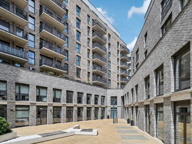 Flat for sale in Elephant and Castle, Greater London