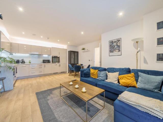Flat for sale in Camberwell, Greater London