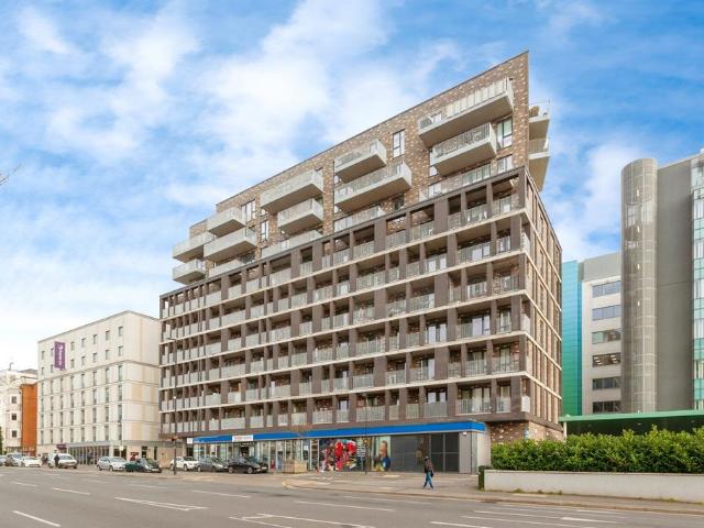 Flat for sale in Slough
