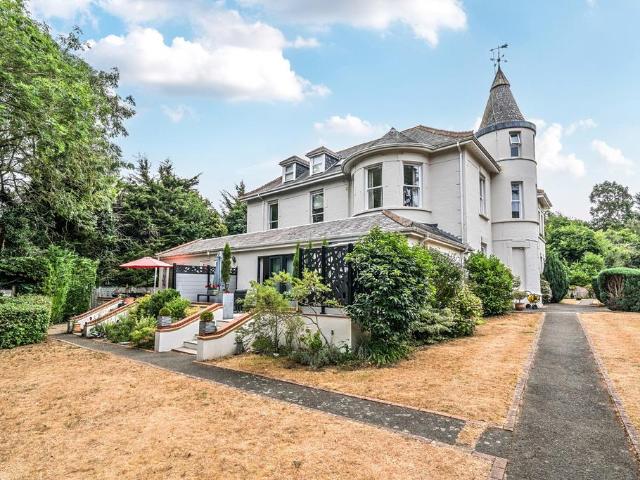 Flat for sale in The Butts, Kent