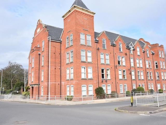 Flat for sale in Great Crosby, Sefton