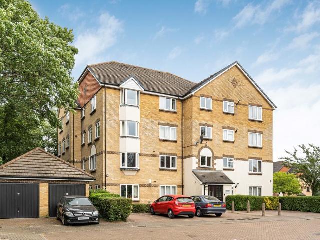 Flat for sale in Red Hill, Surrey