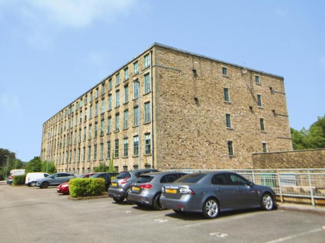 Flat for sale in Whitfield, Charlesworth