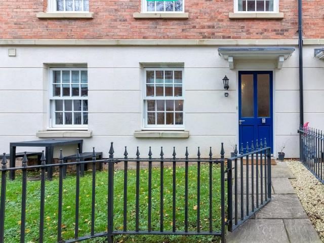 Flat for sale in Greenfields, Frankwell