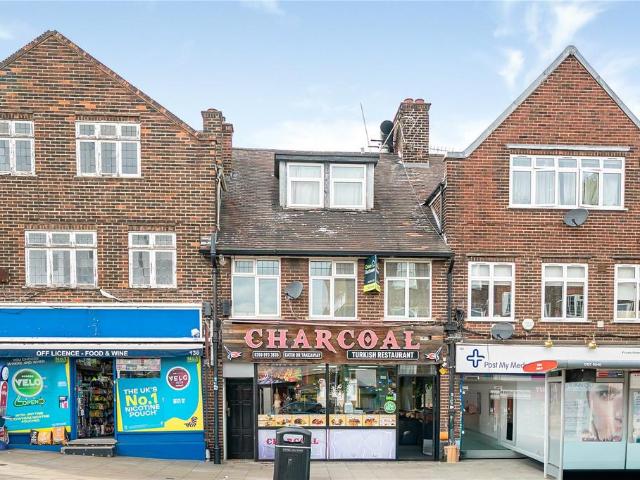 Flat for sale in Whitton High Street, Greater London