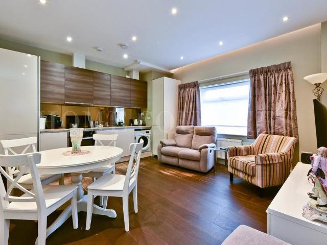 Flat for sale in Potters Bar, Isle Of Man